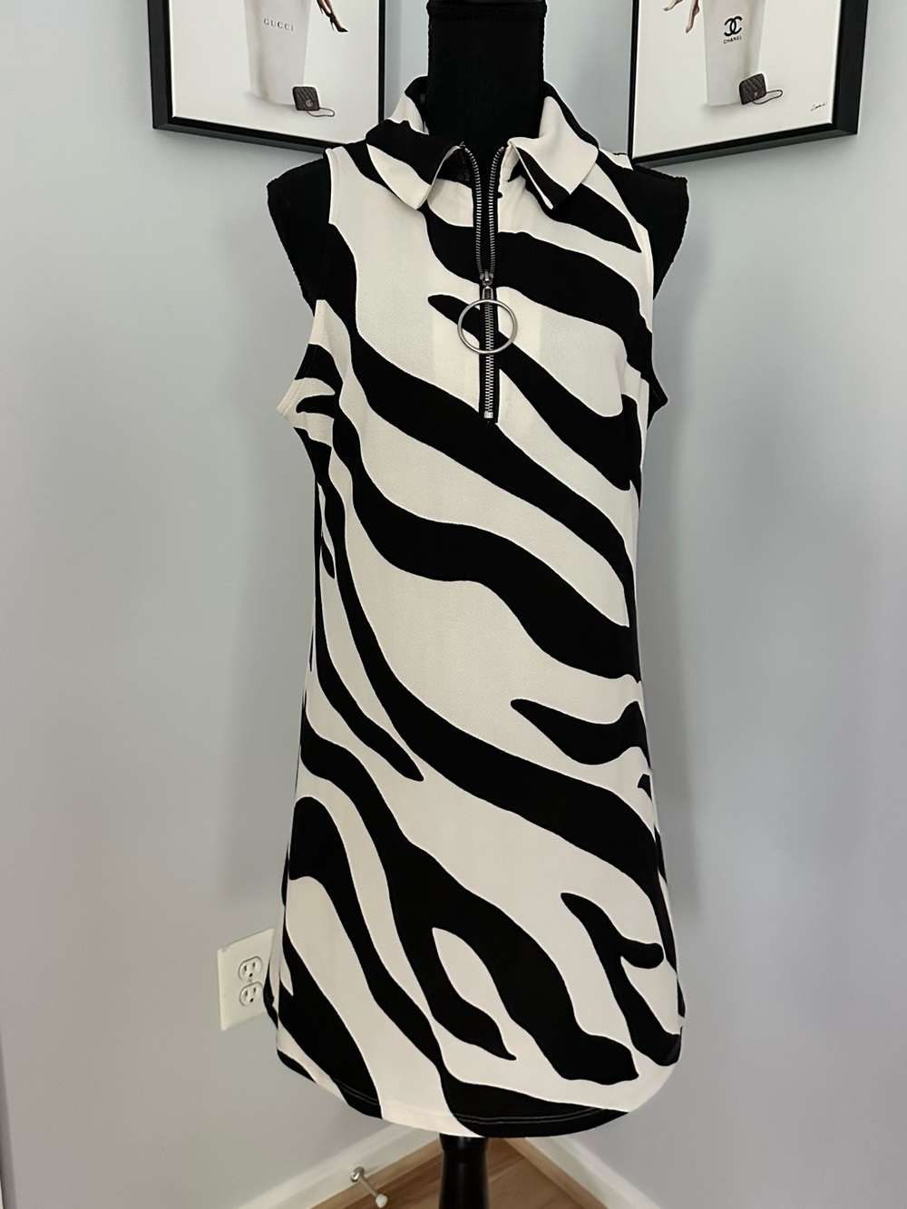 Sleeveless Zebra-Print Collared Dress with decorative zip
